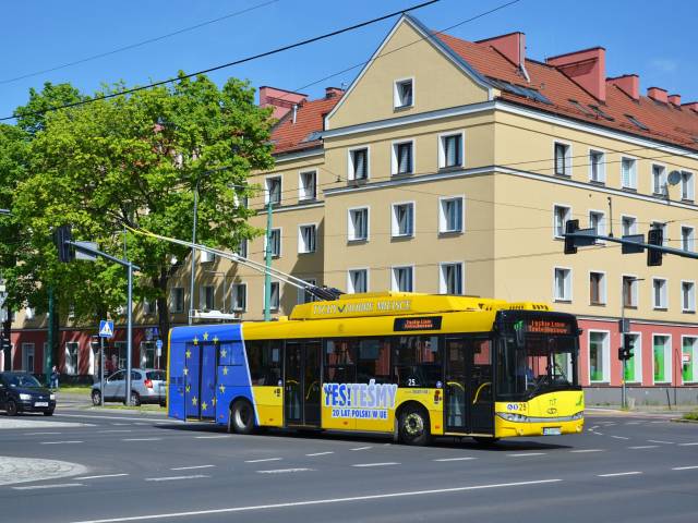 Unijny trolejbus na 20 lat Polski w Unii Europejskiej